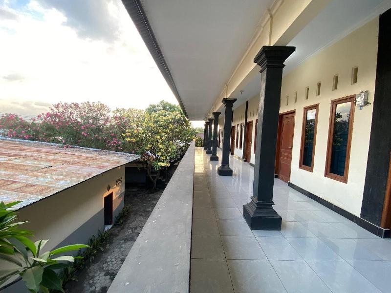 Oyo Life 93155 Wisma Sarah image