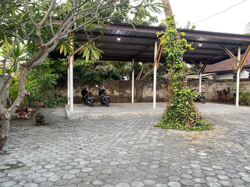 Oyo Life 93155 Wisma Sarah image