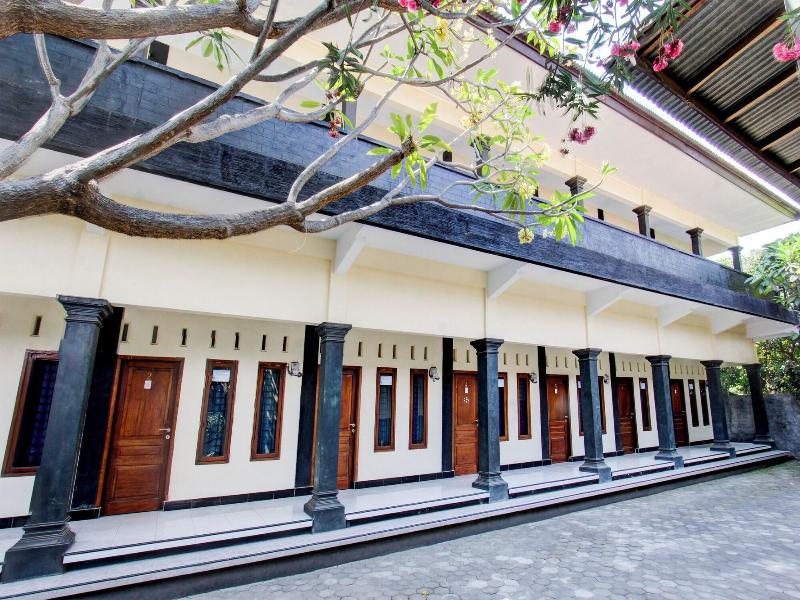 Oyo Life 93155 Wisma Sarah image
