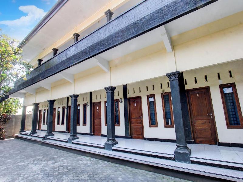 Oyo Life 93155 Wisma Sarah image