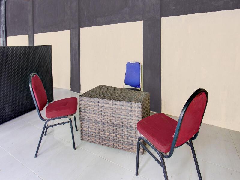 Oyo Life 93155 Wisma Sarah image