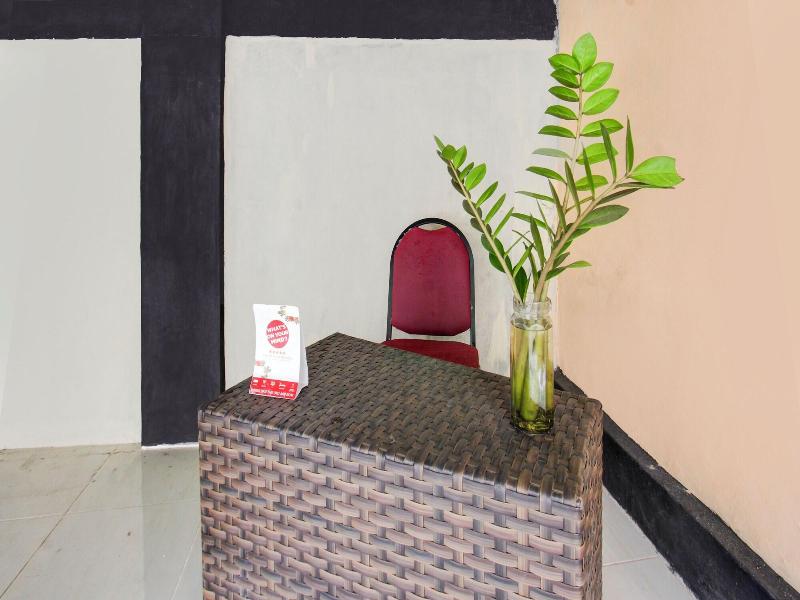 Oyo Life 93155 Wisma Sarah image