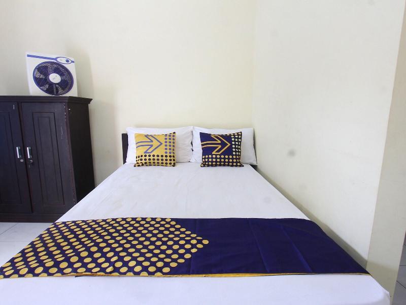 Oyo Life 93155 Wisma Sarah image