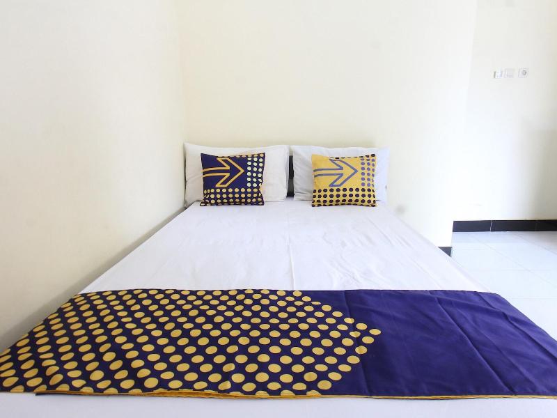 Oyo Life 93155 Wisma Sarah image