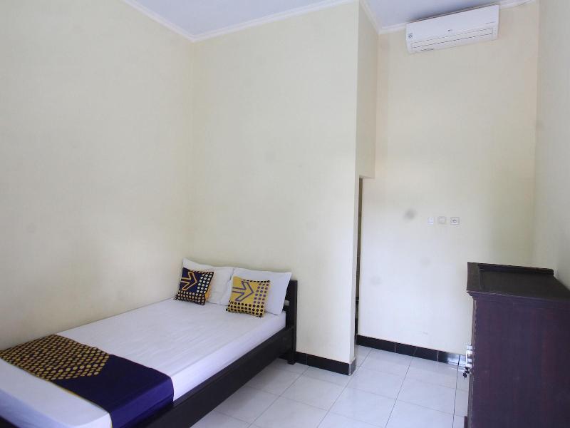Oyo Life 93155 Wisma Sarah image
