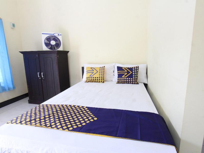Oyo Life 93155 Wisma Sarah image