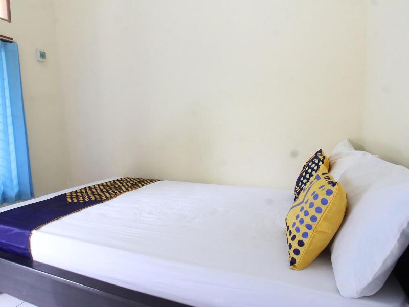 Oyo Life 93155 Wisma Sarah image