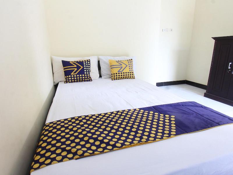 Oyo Life 93155 Wisma Sarah image