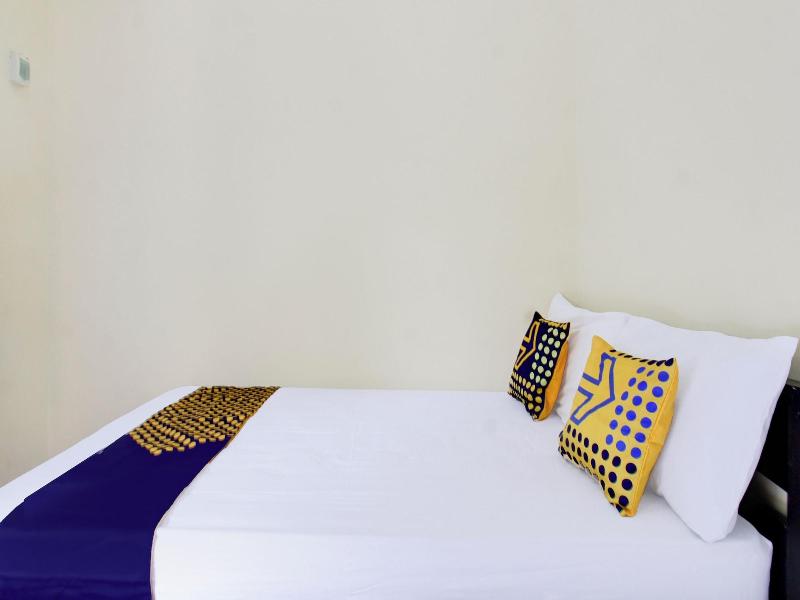 Oyo Life 93155 Wisma Sarah image