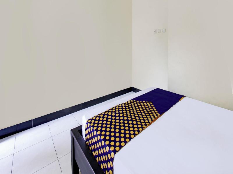 Oyo Life 93155 Wisma Sarah image