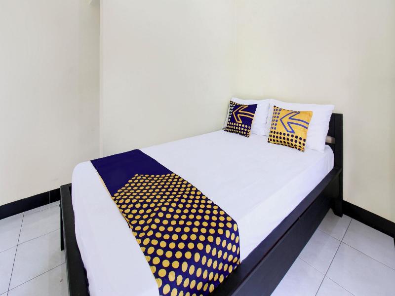 Oyo Life 93155 Wisma Sarah image
