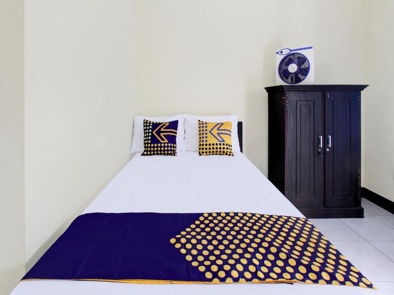 Oyo Life 93155 Wisma Sarah image