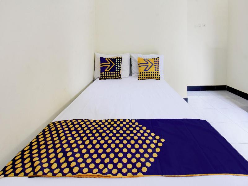 Oyo Life 93155 Wisma Sarah image