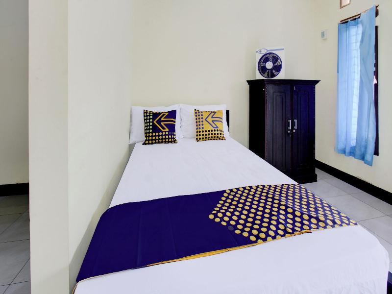 Oyo Life 93155 Wisma Sarah image