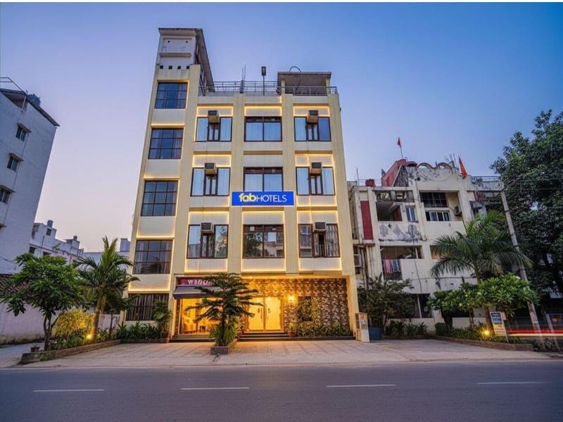 Fabhotel Deepak Palace — exterior view