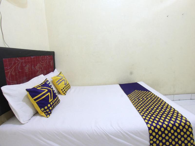 Oyo Life 93260 Bale Kosan — view