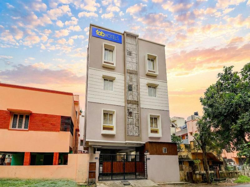 Fabhotel Home Tree Service Apartment I image