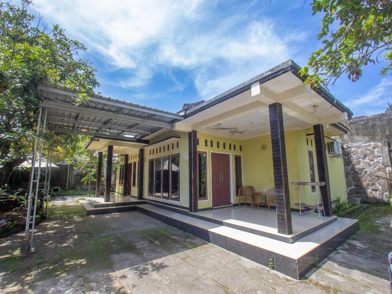 Oyo Life 93409 Anugrah House — general view