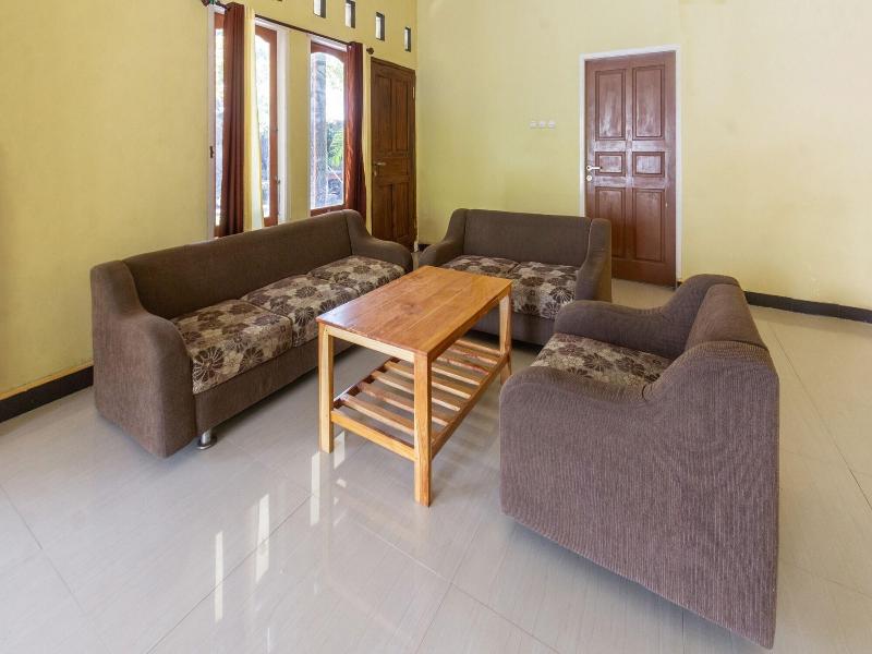 Oyo Life 93409 Anugrah House image