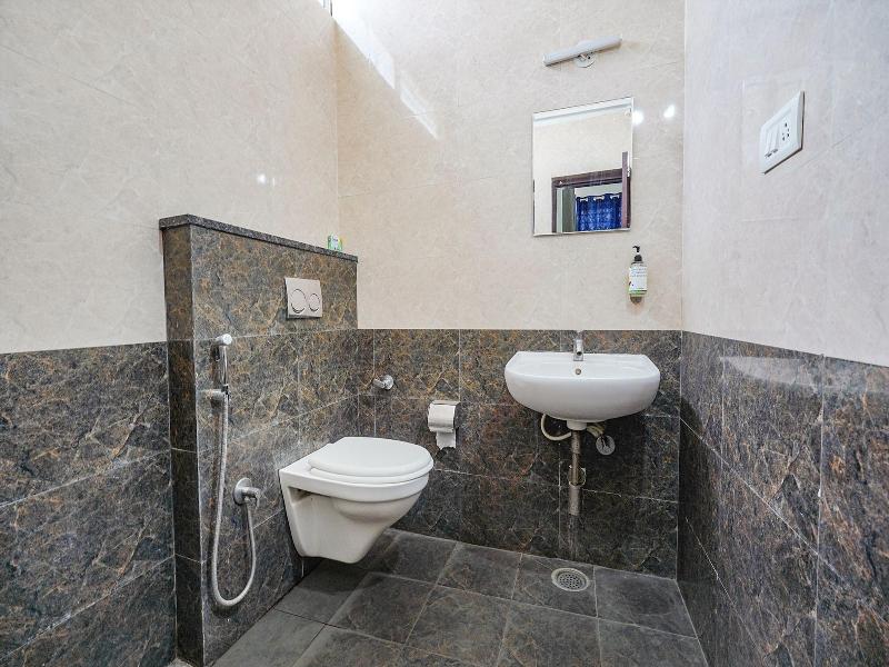 Fabhotel Emirates Inn image