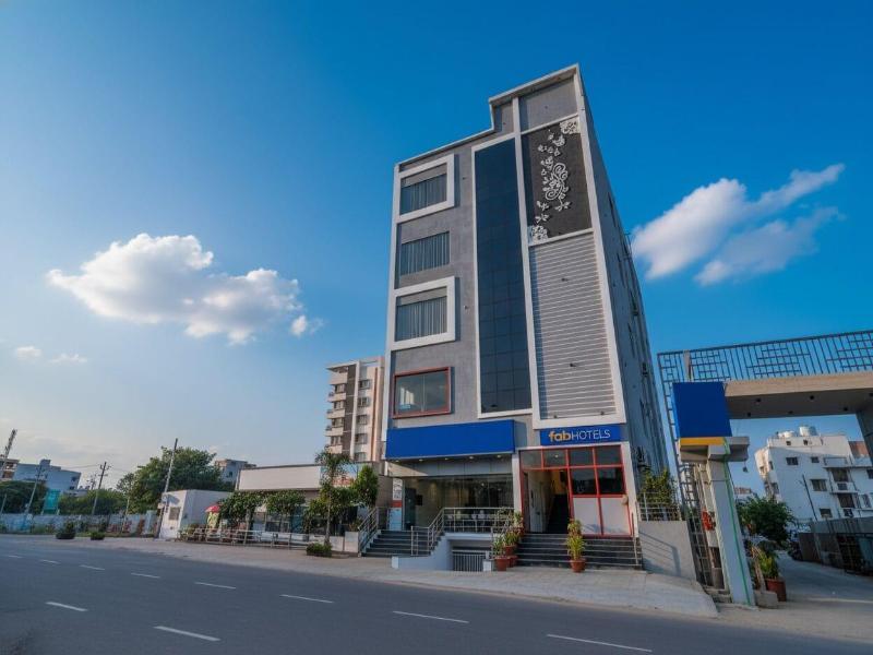 Fabhotel Vkâ€™s — exterior view