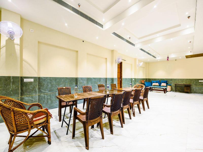 Fabhotel Lohgarh Inn