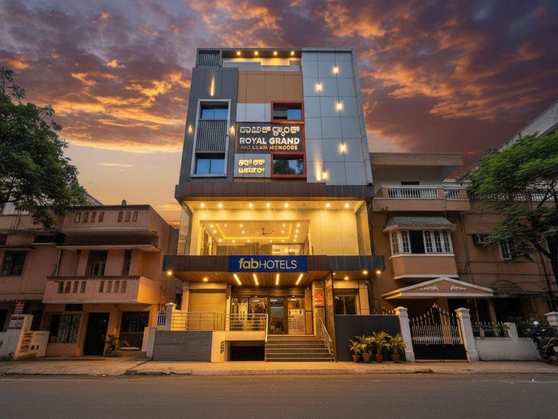 Fabhotel Royal Grand image