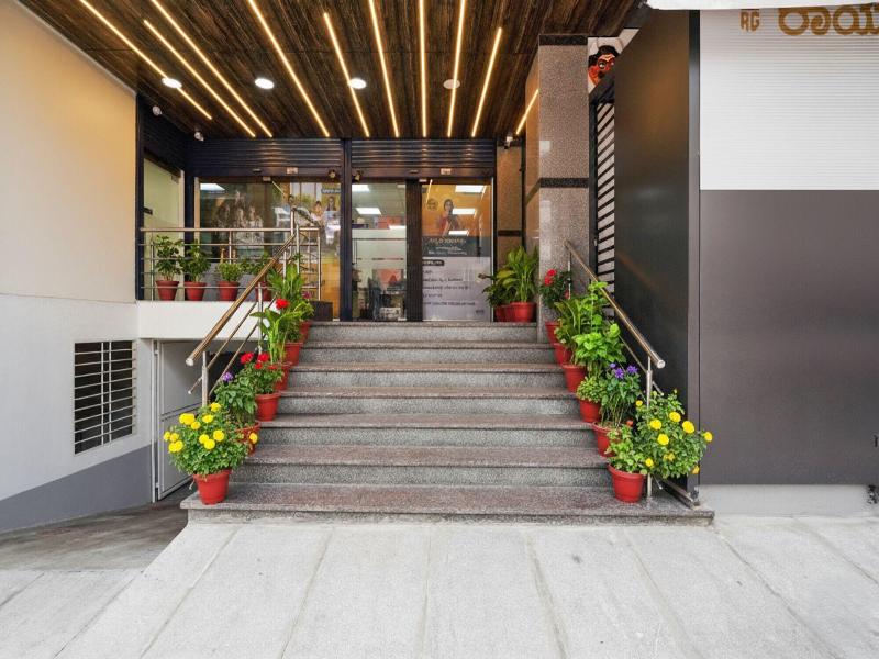 Fabhotel Royal Grand image