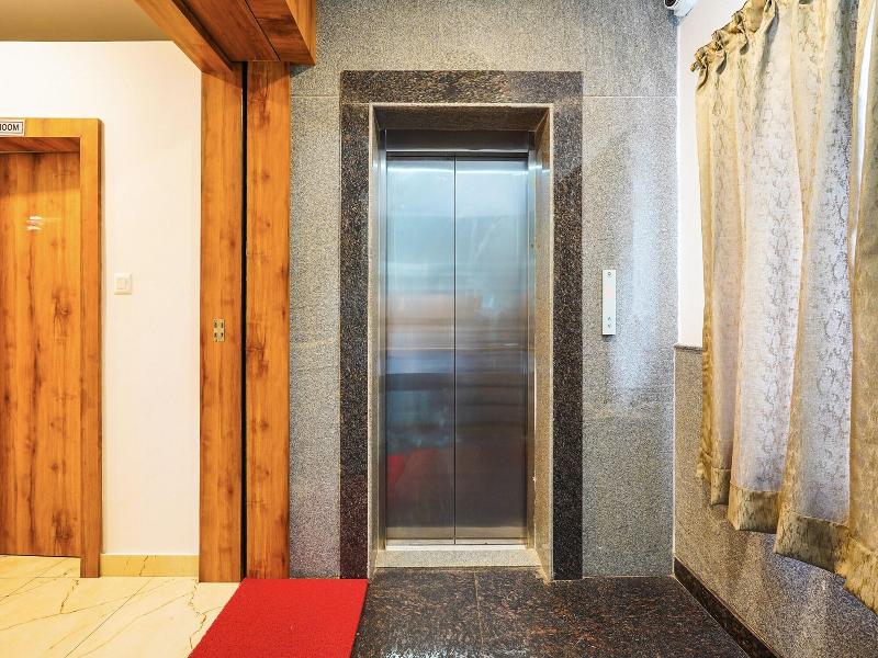 Fabhotel Royal Grand image