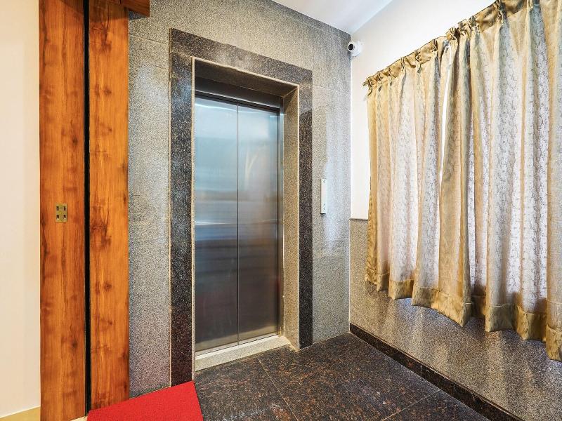 Fabhotel Royal Grand image