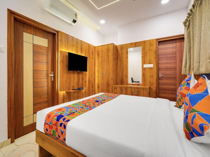 Fabhotel Royal Grand image