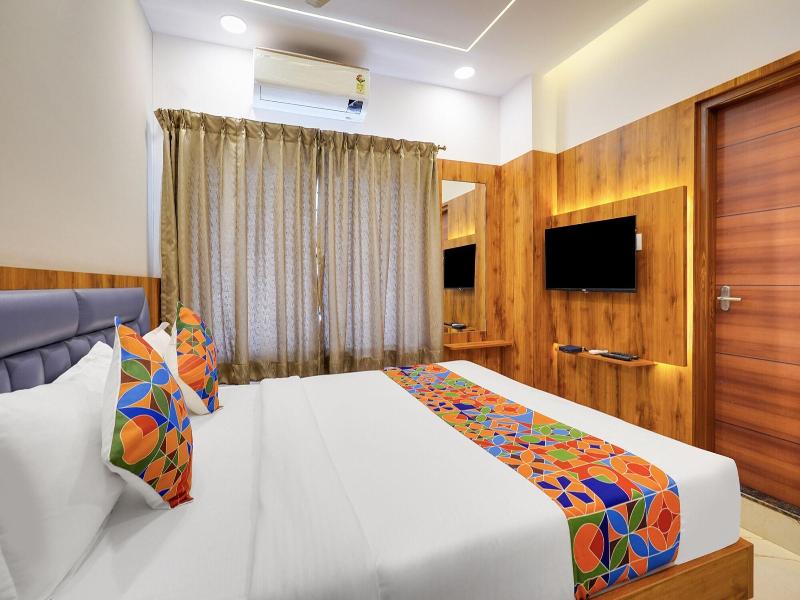 Fabhotel Royal Grand image