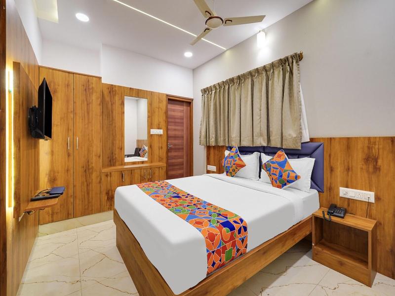 Fabhotel Royal Grand image