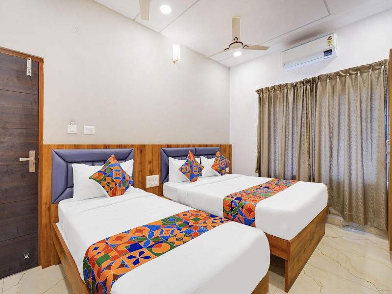 Fabhotel Royal Grand image