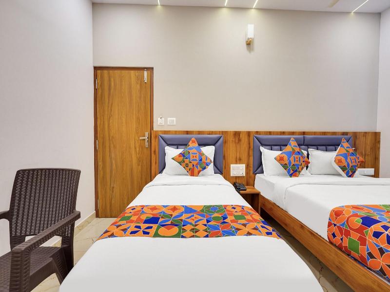 Fabhotel Royal Grand image