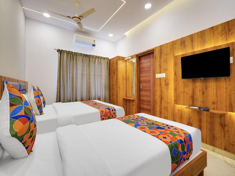 Fabhotel Royal Grand image