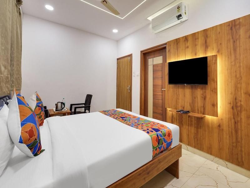 Fabhotel Royal Grand image