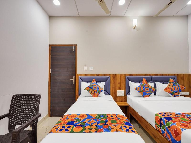 Fabhotel Royal Grand image