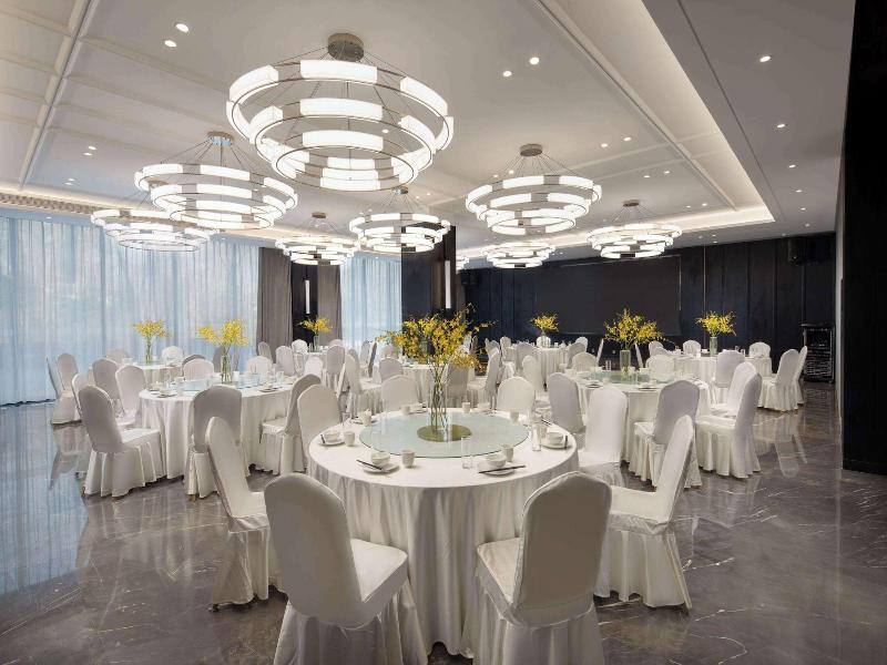 Ramada By Wyndham Xishuangbanna Jinghong image