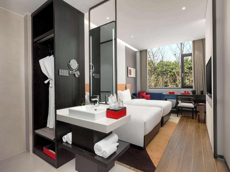 Ramada By Wyndham Xishuangbanna Jinghong image