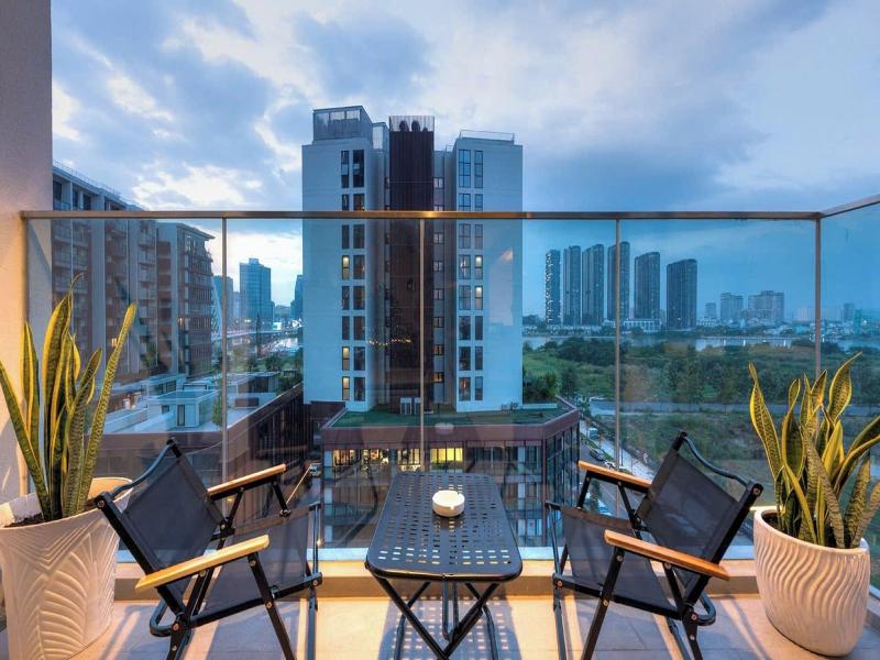 The Crest Residence Luxury By Metropole image