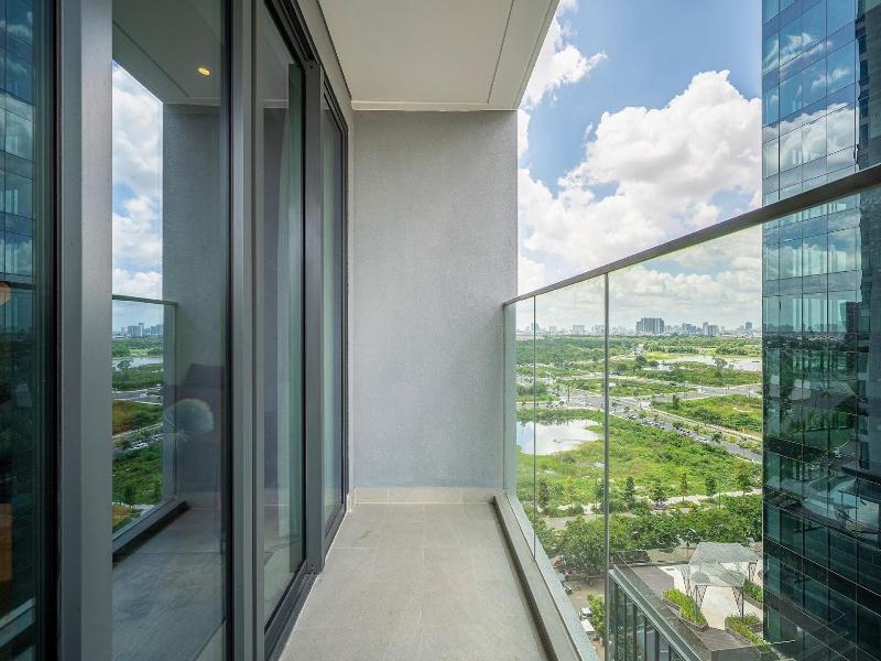 The Crest Residence Luxury By Metropole image