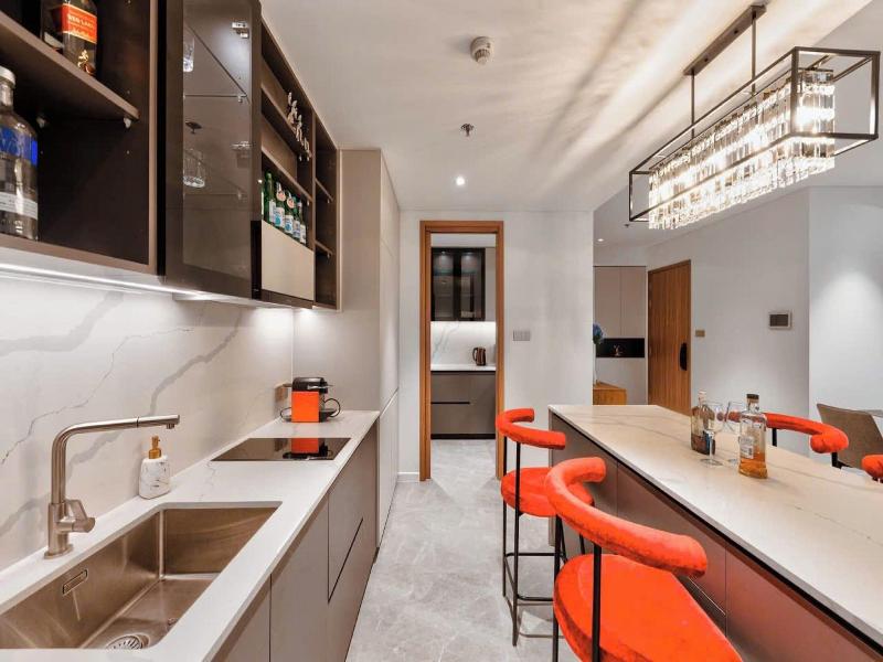 The Crest Residence Luxury By Metropole image