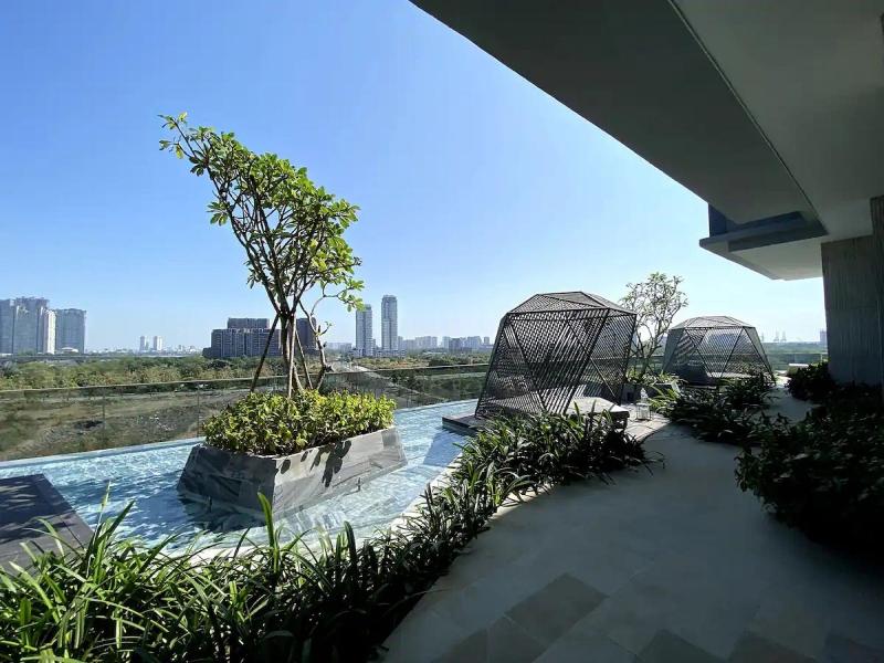 The Crest Residence Luxury By Metropole image