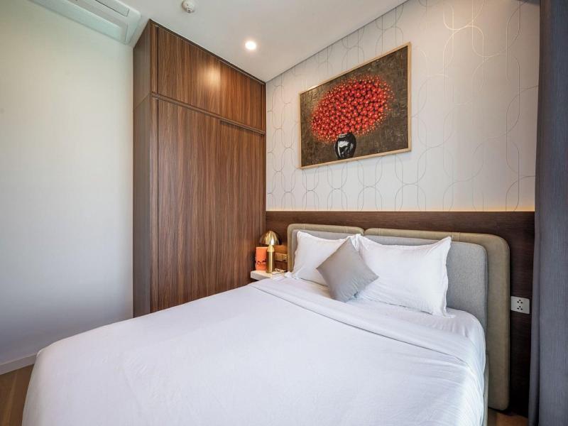 The Crest Residence Luxury By Metropole image