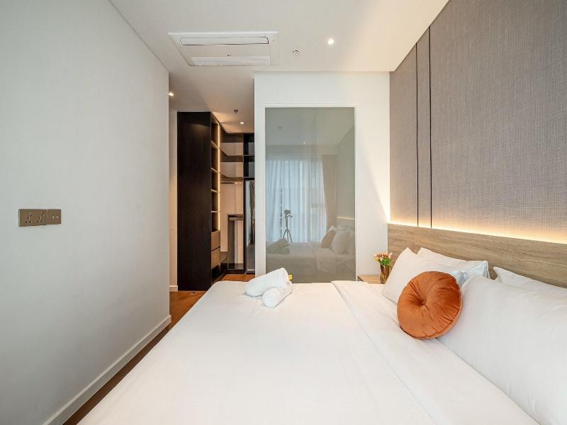 The Crest Residence Luxury By Metropole image