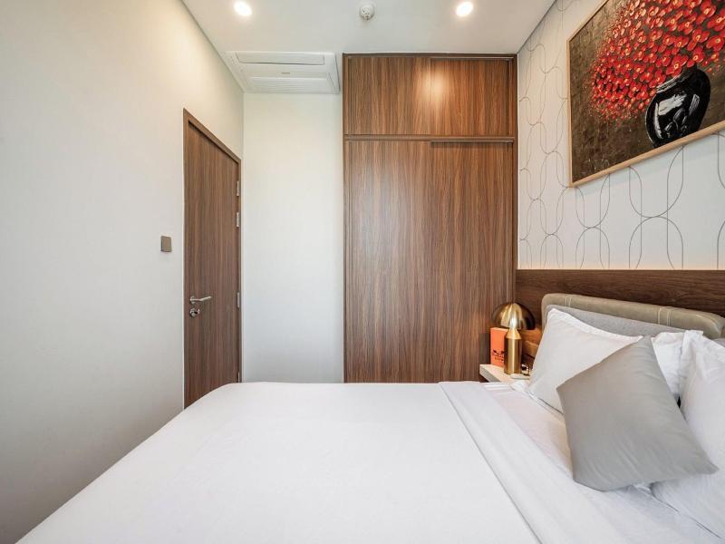 The Crest Residence Luxury By Metropole image