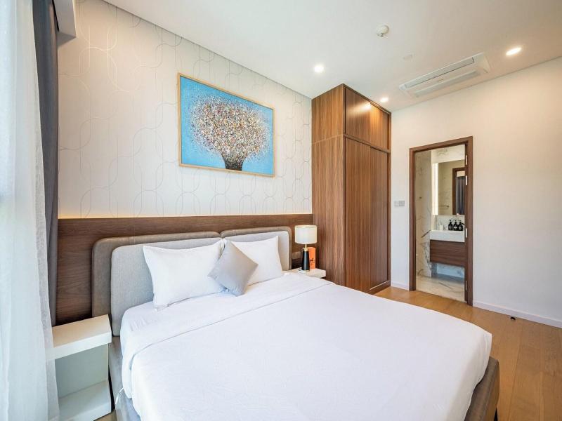 The Crest Residence Luxury By Metropole image