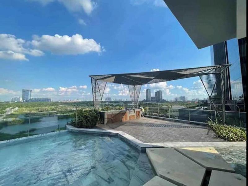 The Crest Residence Luxury By Metropole image