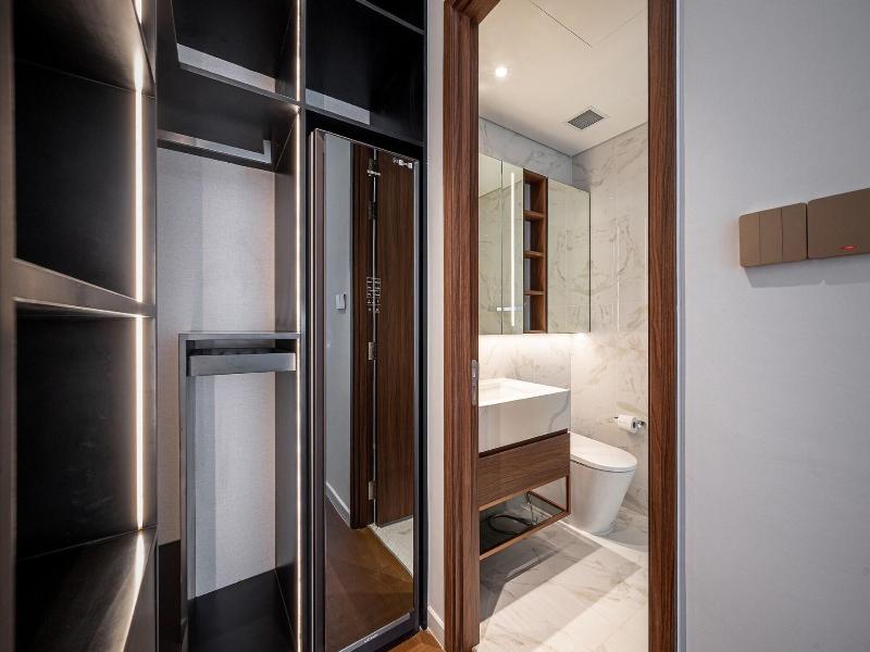 The Crest Residence Luxury By Metropole image